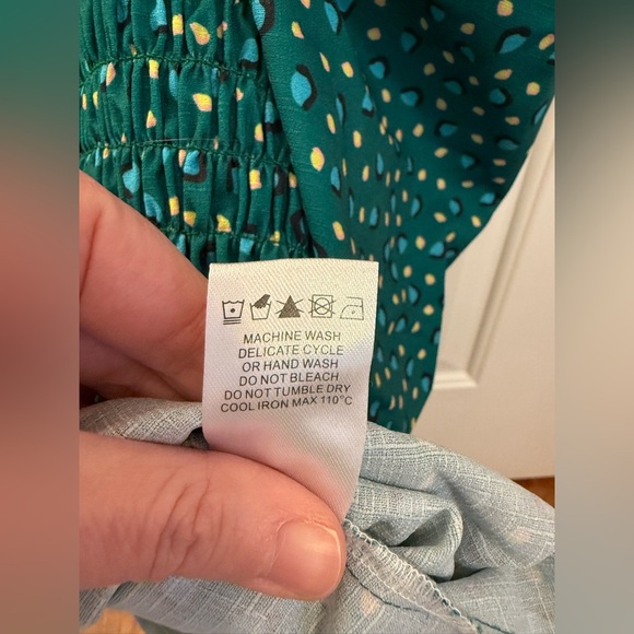 CROSBY by Mollie Burch Smocked Top with Puff Sleeves Size Small - Picture 10 of 10